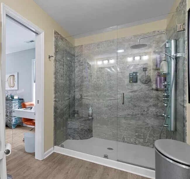 Building Photo - 137 James Ave