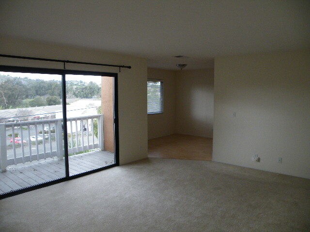 Building Photo - Benicia Highlands Upstairs 2 Bedroom Condo