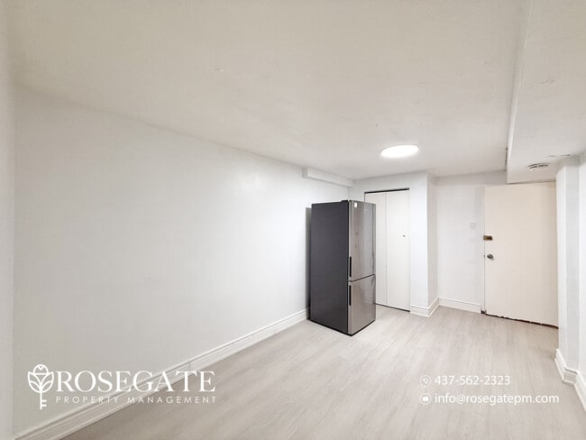 Building Photo - 2-Bedroom Apartment with Parking & Dual Closets – Scarborough