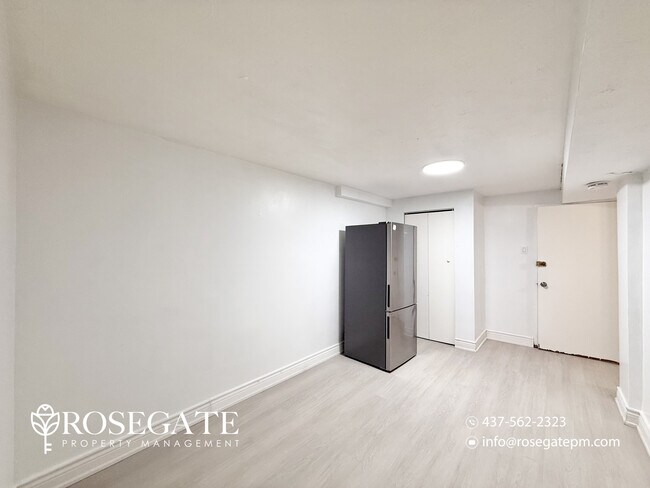 Photo du bâtiment - 2-Bedroom Apartment with Parking & Dual Closets – Scarborough