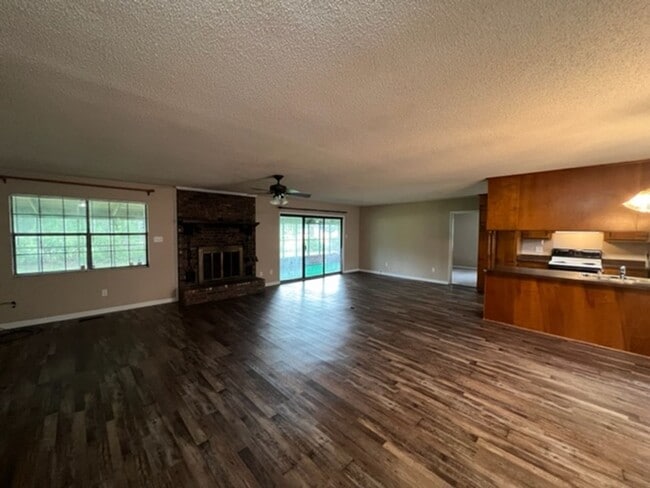 Building Photo - 3Bed/2bath home on a golf course!