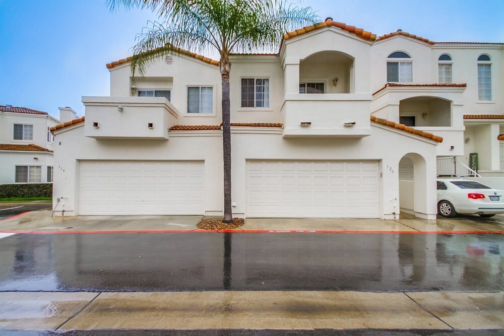 Primary Photo - Spacious Townhome in San Marcos, 2-Car Gar...