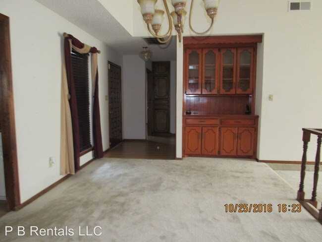 Building Photo - 911 NE Dove Ln
