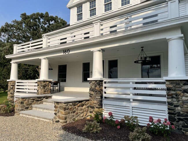 Building Photo - 160 E Shore Rd