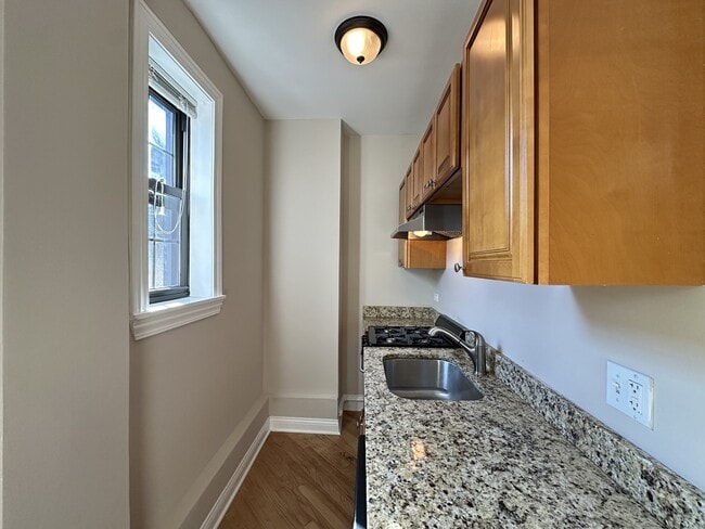 Building Photo - 901 Green Bay Rd