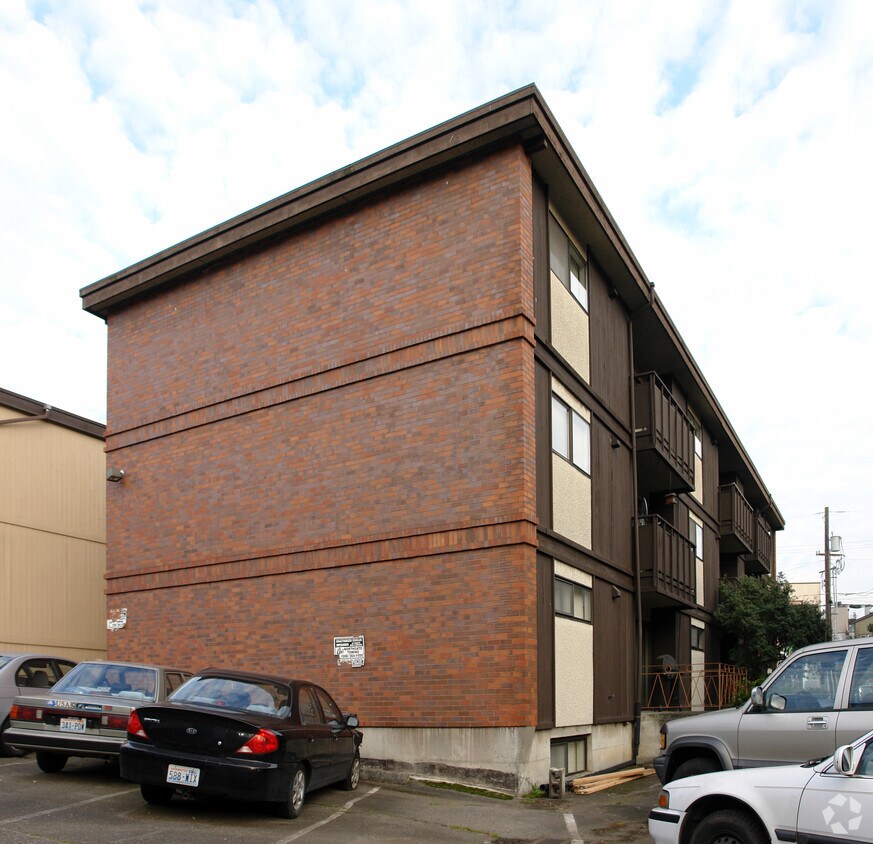 Primary Photo - Sands Spring Apartment