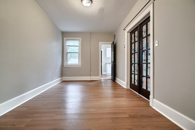 Foto del edificio - 1031 Elm Ridge Ave