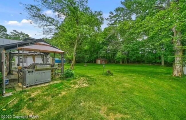 Building Photo - 400 Hemlock Dr