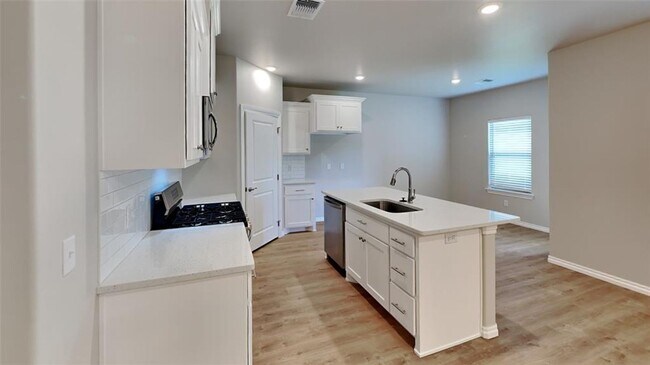 Building Photo - Luxury 2 Bedroom 2 Bathroom Cottage in 55+...