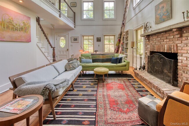 Building Photo - 733 Herricks Ln
