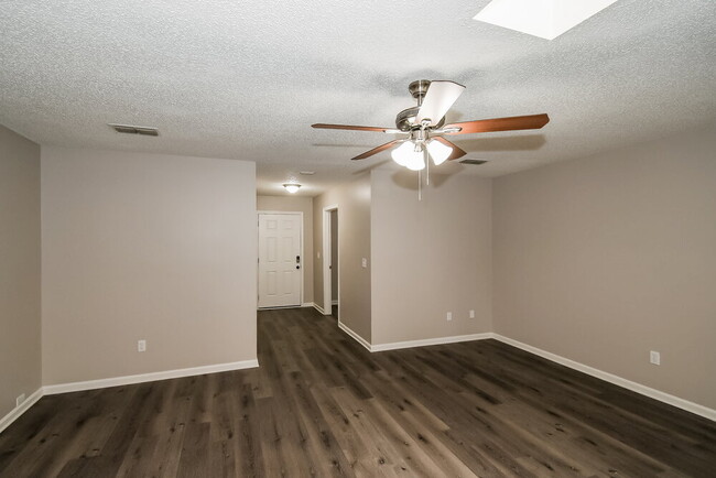 Foto del edificio - 2412 Balsamwood Ct