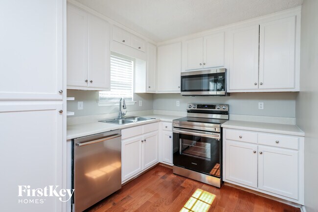 Foto del edificio - 4501 Waterman Dr