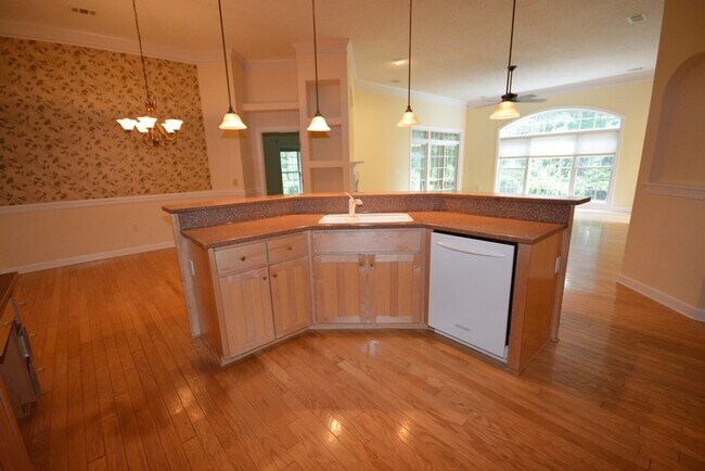 Building Photo - Prestigous Southbridge Golf Community