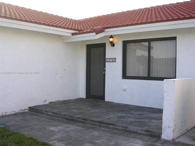 Building Photo - 14765 Kendale Lakes Blvd