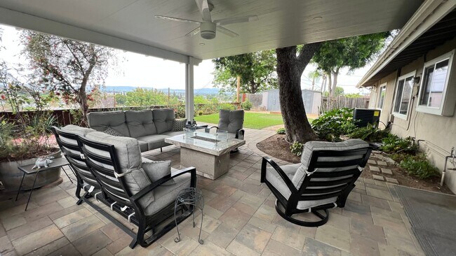 Building Photo - Turnkey 3 Bed 2 Bath Single Story View Hom...