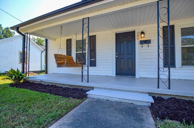 Building Photo - Front-Porch Living Across from Highland Park, Just Minutes from Downtown Rock Hill