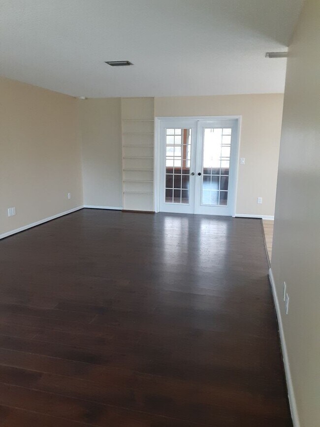 Foto del edificio - 9801 Bayside Ct
