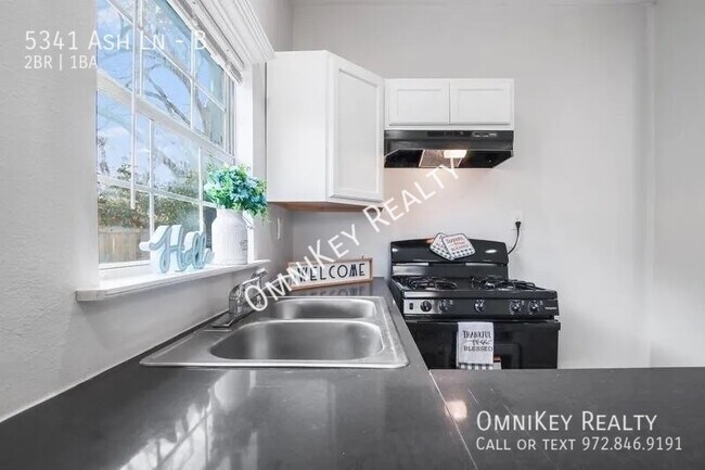 Foto del edificio - 5341 Ash Ln