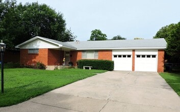 Building Photo - 1206 Park Center St