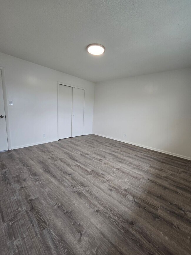 Foto del edificio - 2401-2403-2403 Calico Ln