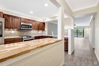Building Photo - 3118 Florida Blvd