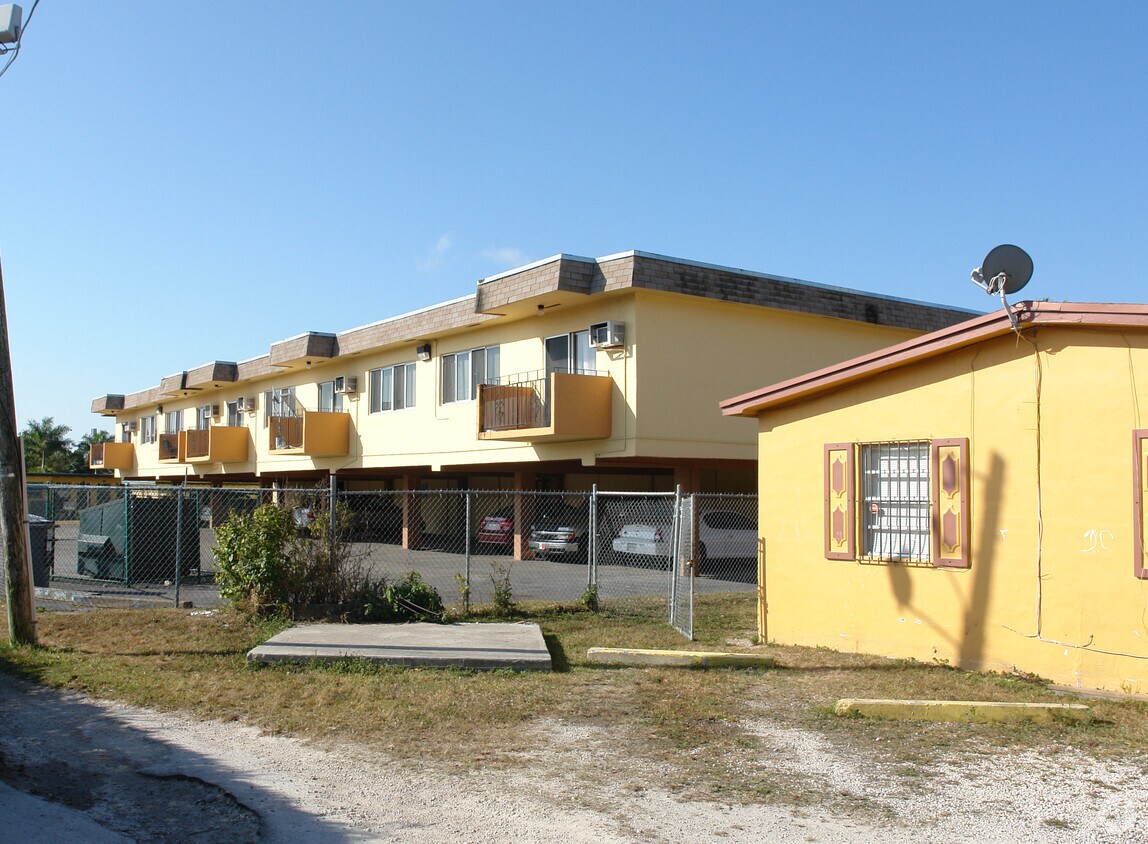 Building Photo - Remington Apartments