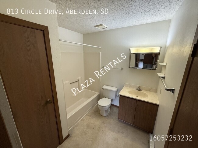 Foto del edificio - 307 11th Ave NW