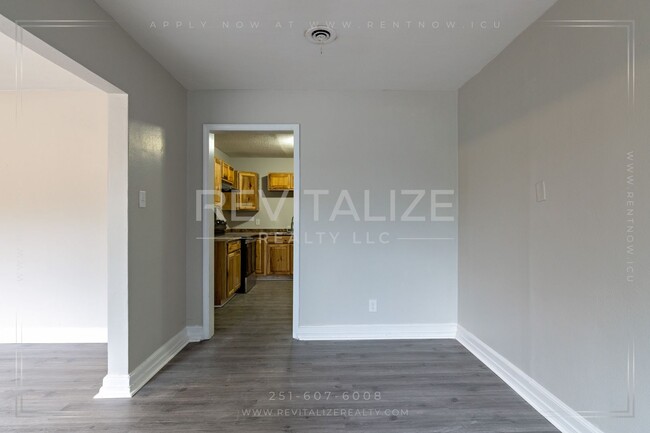 Building Photo - Beautifully Renovated 4 Bed/2 Bath in Mobile!