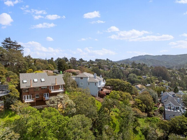 Foto del edificio - 985 W California Ave