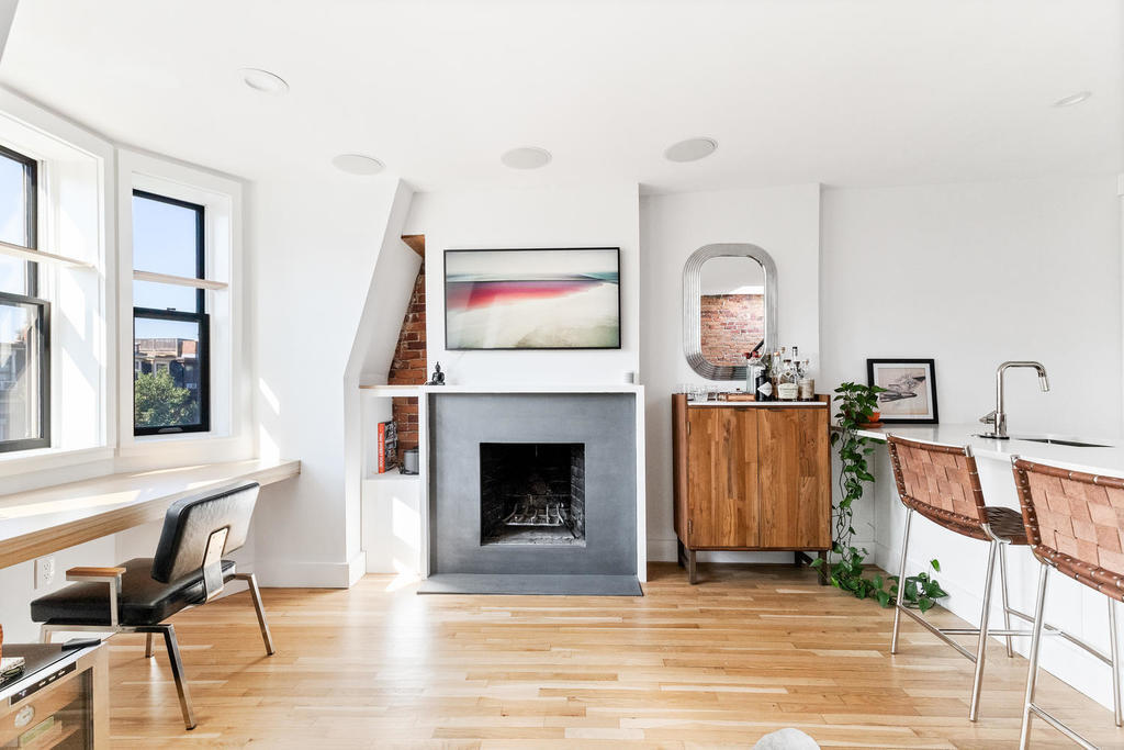 Primary Photo - 76 Appleton St
