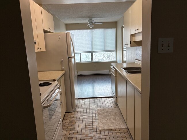 Photo du bâtiment - SPACIOUS ONE BEDROOM IN NORTH LONDON HIGHRISE