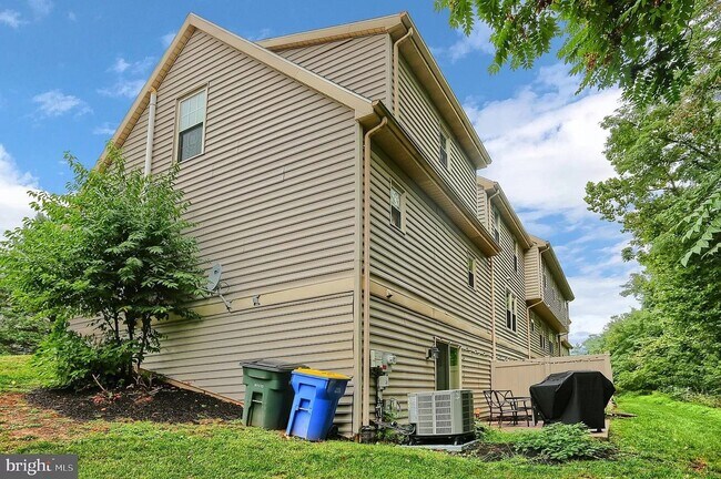 Foto del edificio - 1724 Josiah Chowning Way