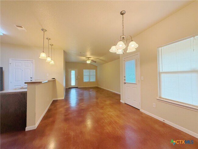 Foto del edificio - 941 Pinewood Dr