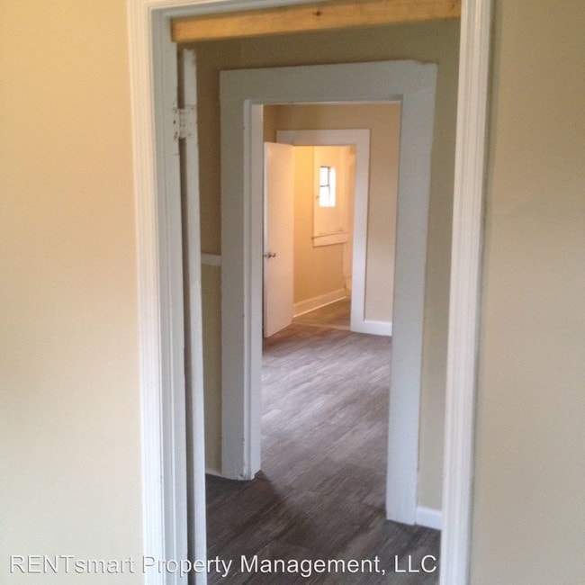 Building Photo - 2106 S Andrews Cir