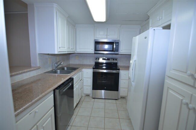 Foto del edificio - 14715 Barryknoll Ln