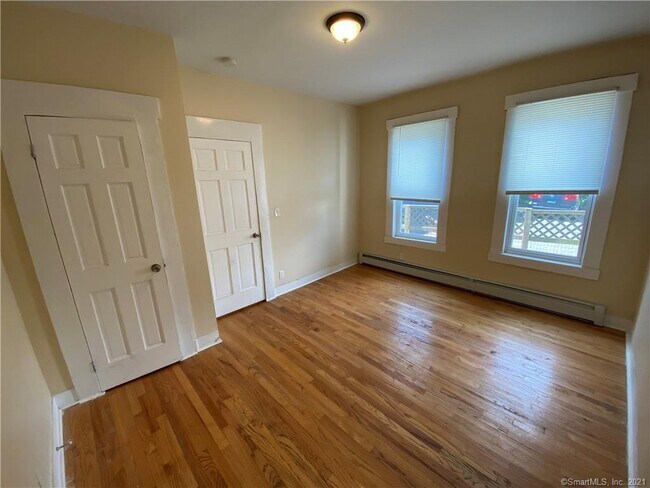 Building Photo - 373 Blatchley Ave