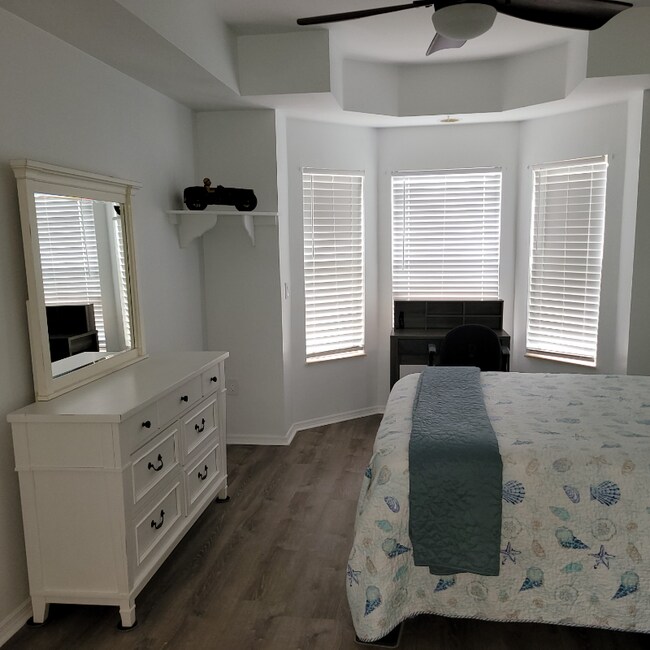 Building Photo - 15999 Mandolin Bay Dr