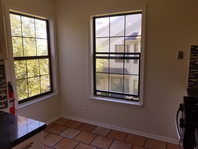 Building Photo - 504 Sunshine Court