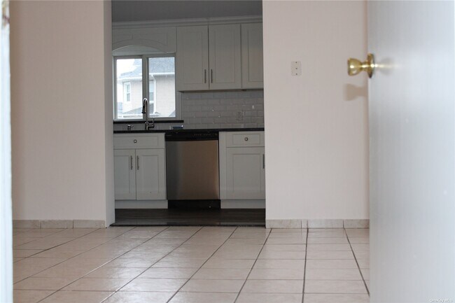 Foto del edificio - 221 Denton Ave