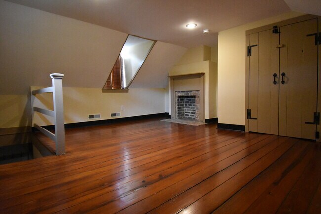 Bedroom - 439 Cross St