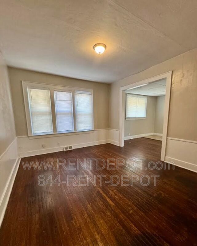 Building Photo - 821 E Gum St