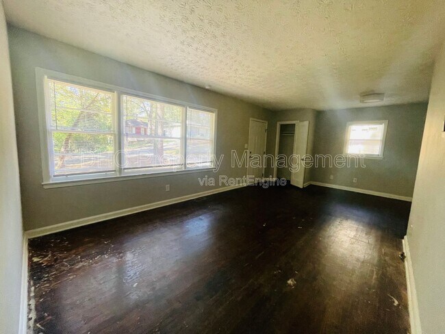 Foto del edificio - 3210 Delowe Dr