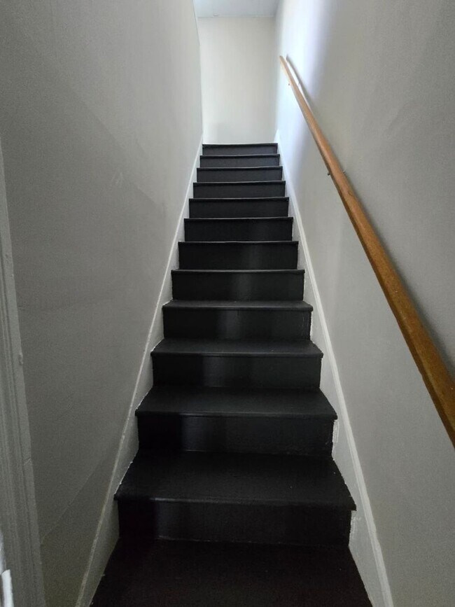 Foto del edificio - Renovated 4 Bedroom Home – Hardwood Floors Throughout – Available Now