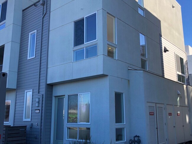 Foto del edificio - 2 Bedroom Condo in Richmond's Recreational...