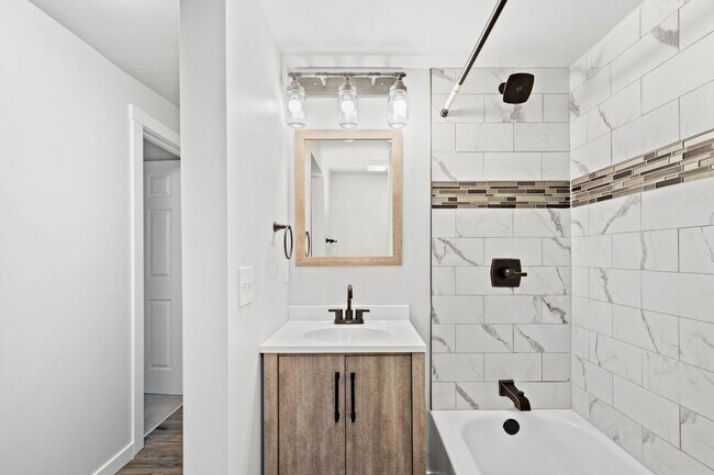 Building Photo - SCORE 50% OFF 1ST MONTH'S RENT IF SIGNED BY DEC 12! Stunning 4 bedroom home in Mt. Washington ava...