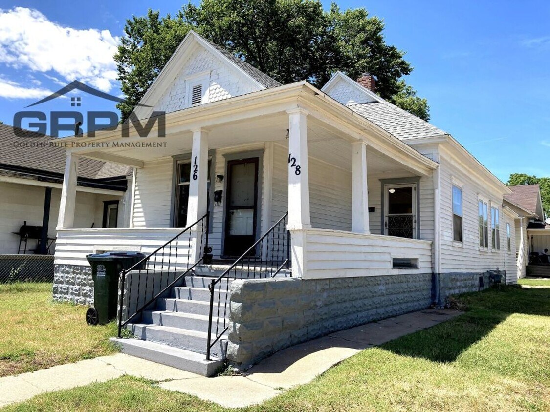 128 E 5th Ave Unit 128 E 5th, Hutchinson, KS 67501 Room for Rent in