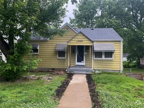 Building Photo - 7121 Manette Dr