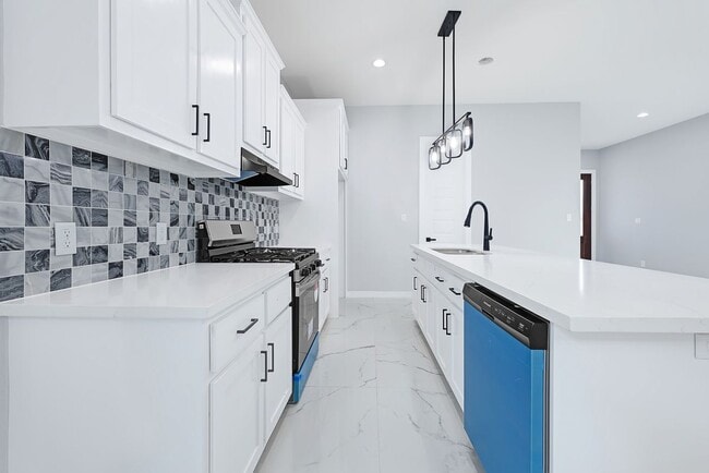 Building Photo - 90 Burress St