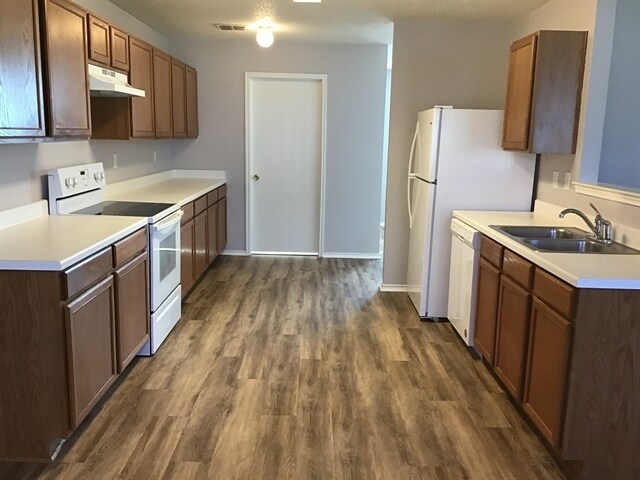 Building Photo - 1313 Cherokee Rose Ln