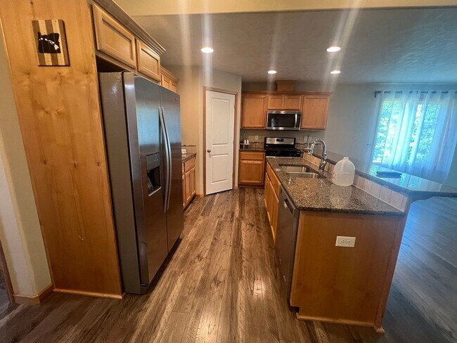Foto del edificio - 1770 Pacific Ridge Ln